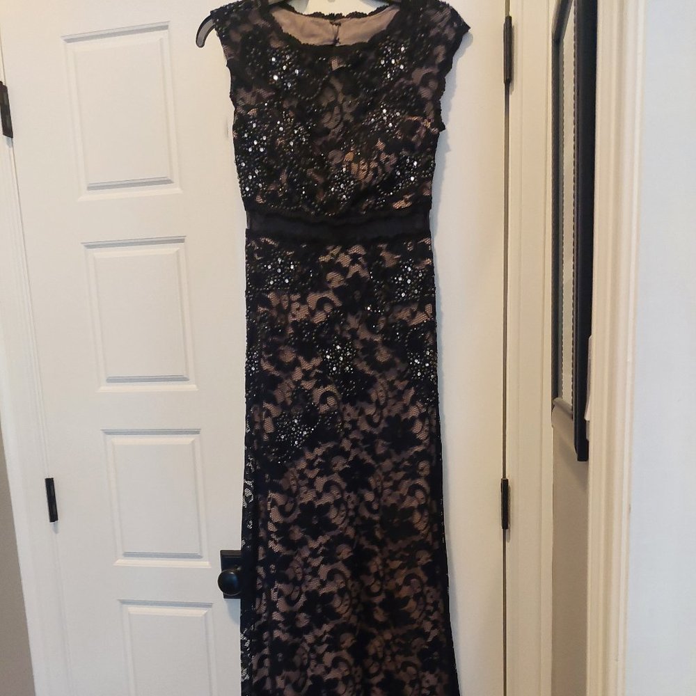 BETSY & ADAM FLOOR LENGTH FORMAL SIZE 4